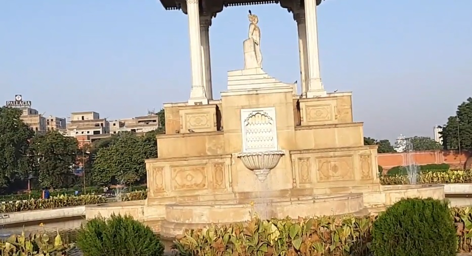 Sawai Man Singh Statue