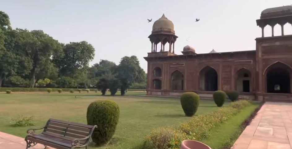 Tomb of Mariam-UZ-Zamani